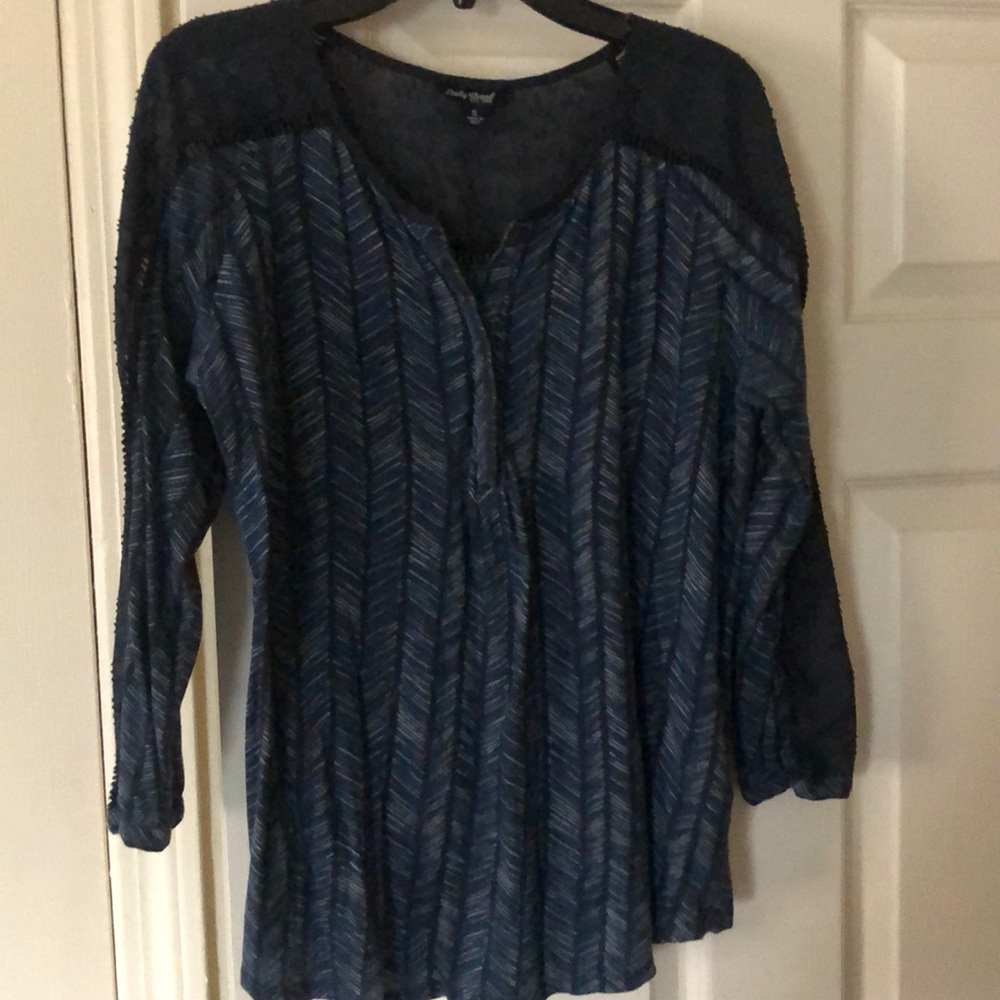 Lucky Brand top dk blue print w/lace inserts - S
